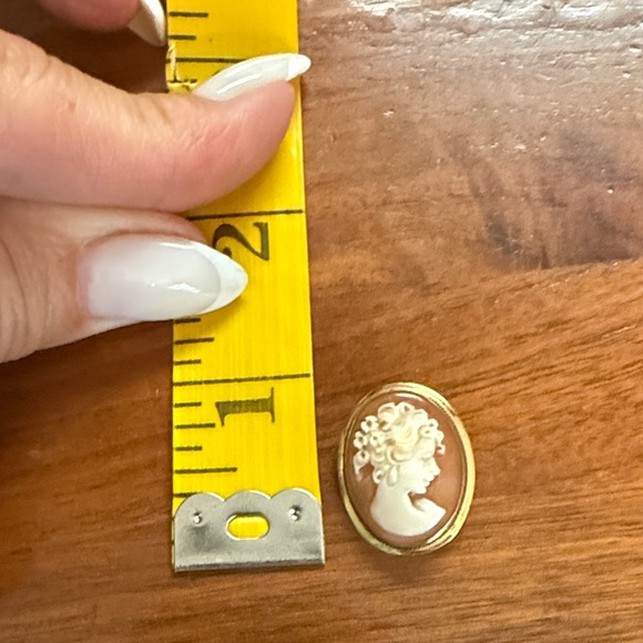 Hand Crafted Gold Vintage Cameo  (pendant folds down) Perfect Christmas Gift! - Picture 2 of 6